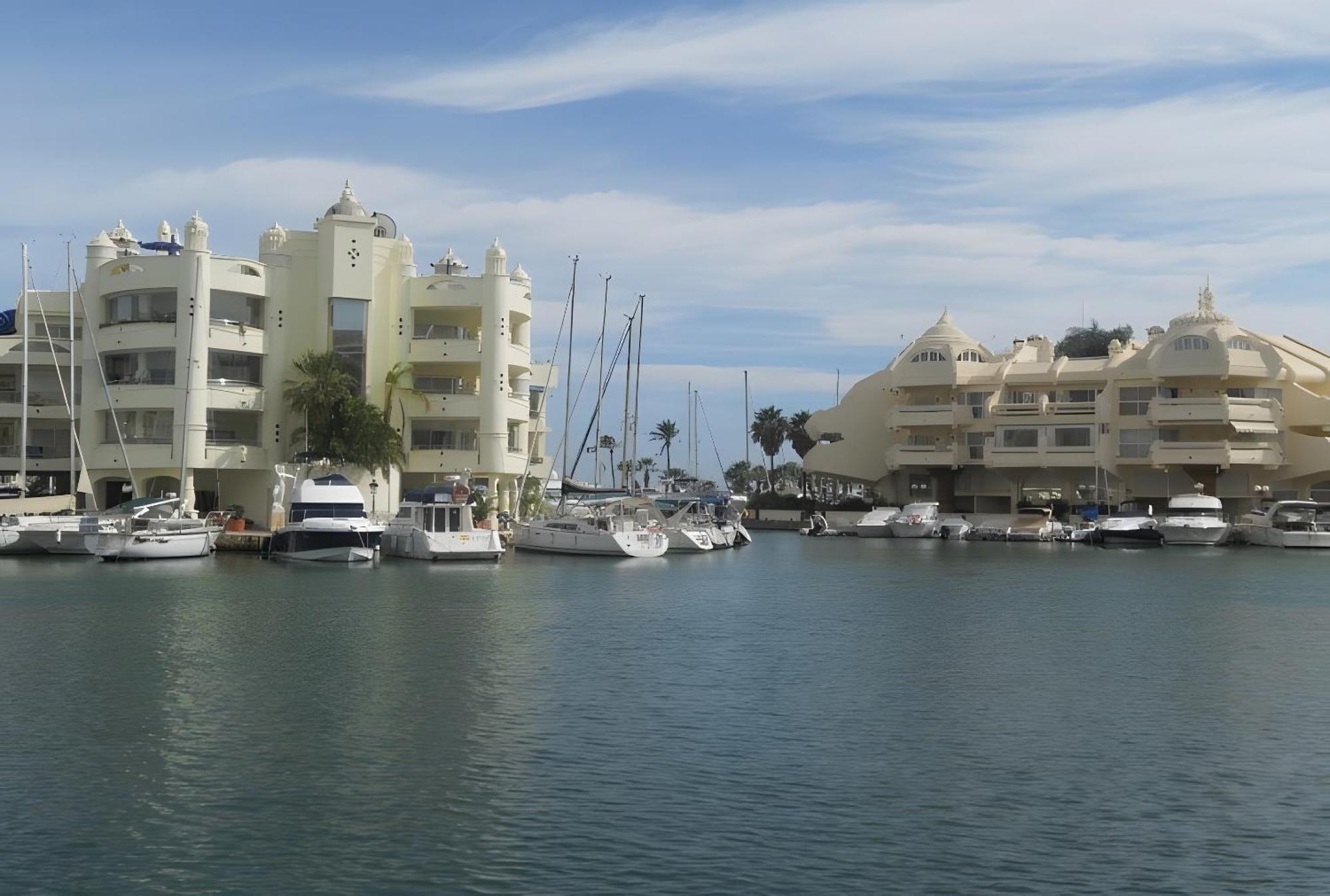 Next To Puerto Marina And The Beach Benalmádena Buitenkant foto