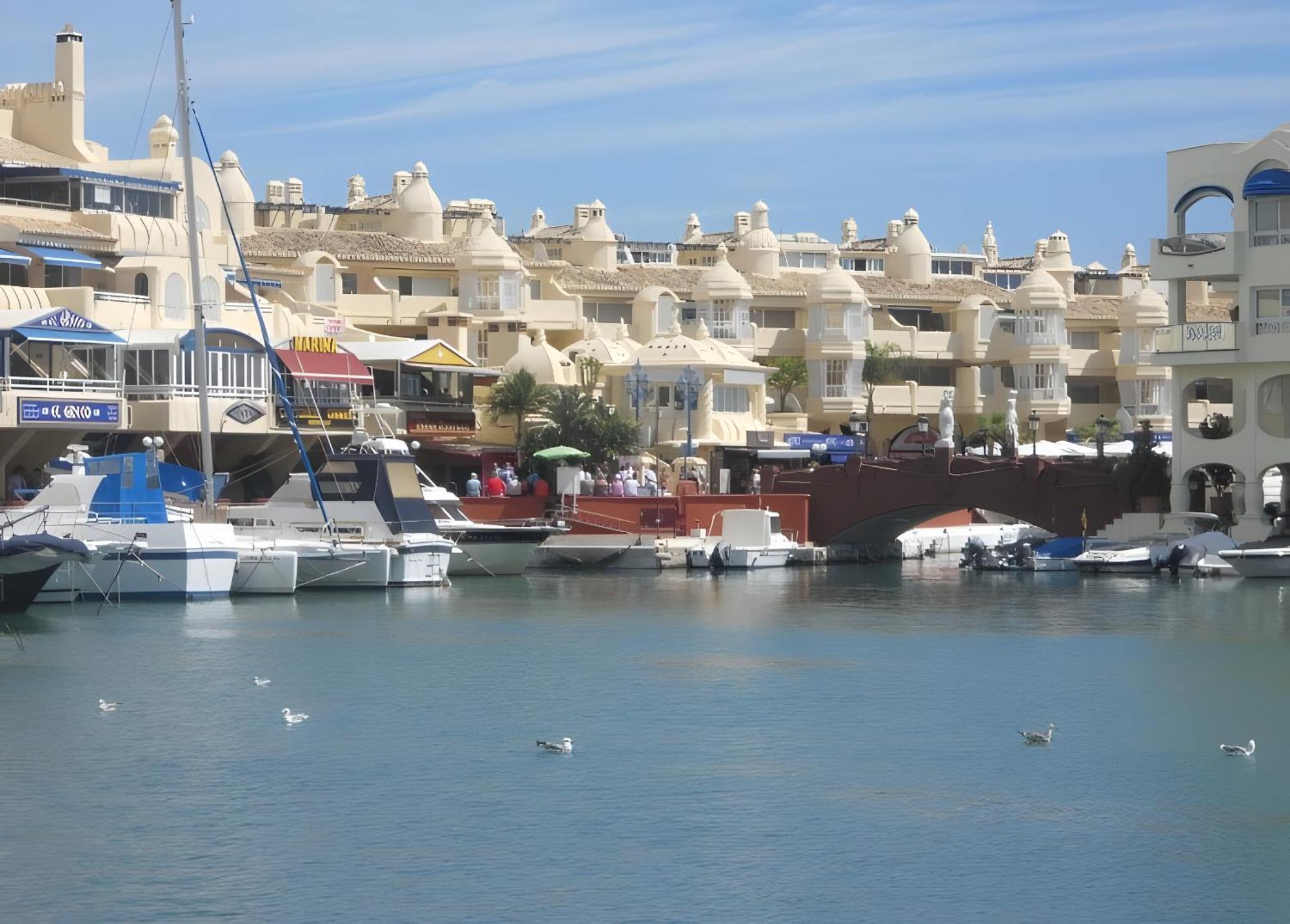 Next To Puerto Marina And The Beach Benalmádena Buitenkant foto